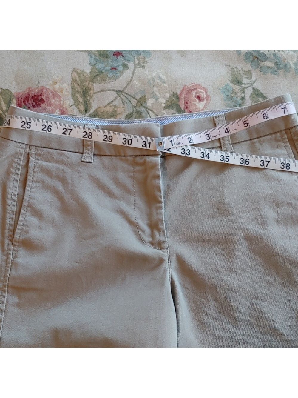 J. Crew 5" Khaki Cotton Stretch Chino Shorts in Women's Size 4 - Picture 7 of 17